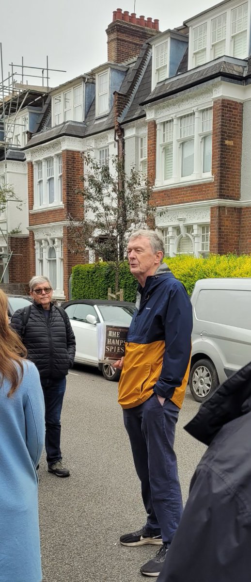 Excellent morning with @StewartPurvis in Hampstead on the @londonwalks #HampsteadSpies He draws the narrative together so well, and I learnt a lot....#espionage #CambridgeFive ❤👏