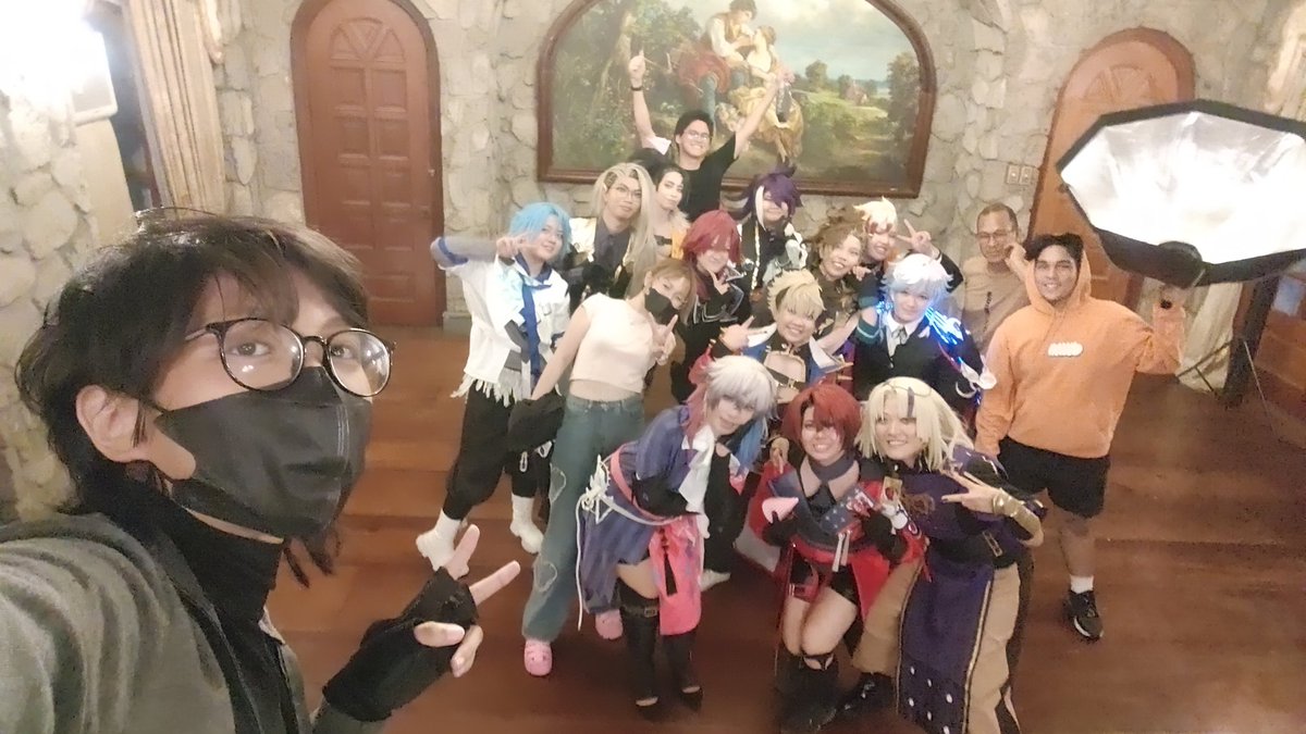 THE STARS HAVE ALIGNED TODAY ⭐ OTSUSTARS!! I'm really so proud of everyone for today's shoot 🥹 we managed to complete everyone (fvck we are all so gorgeous?!), rent a very cool shoot location and work with very talented photogs 🙏 I'm truly blessed to be a part of this 💜