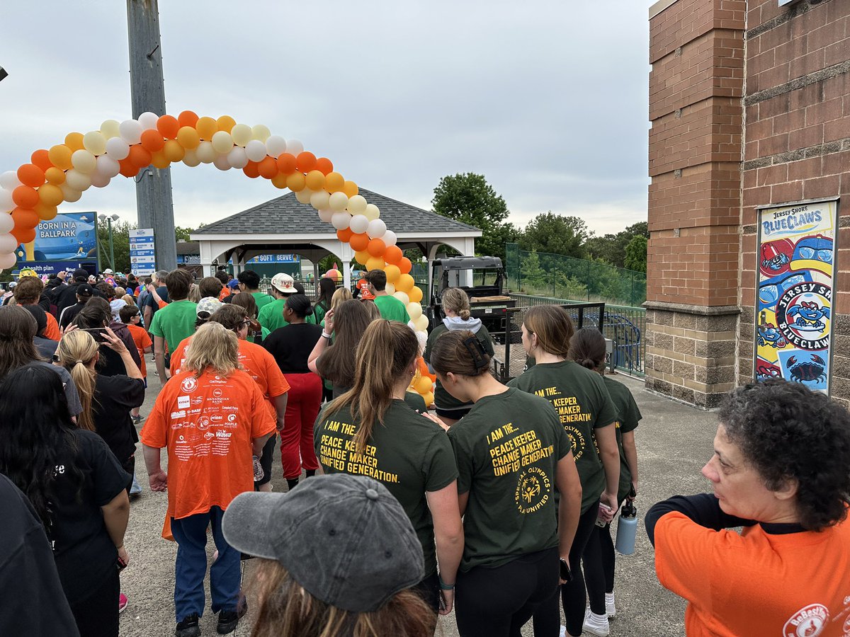 Honored to be part of Team Brick Schools during the Step Up for the Arc Walk! Awareness for ALL Developmental Disabilities! #playUNIFIED #ChooseToInclude 💚💛🐴 @Brick_K12 @BrickMemorialHS @BtpsSrvcs @VMMSMustangs @SONewJersey @NicolePannucci @BMSTANGSports