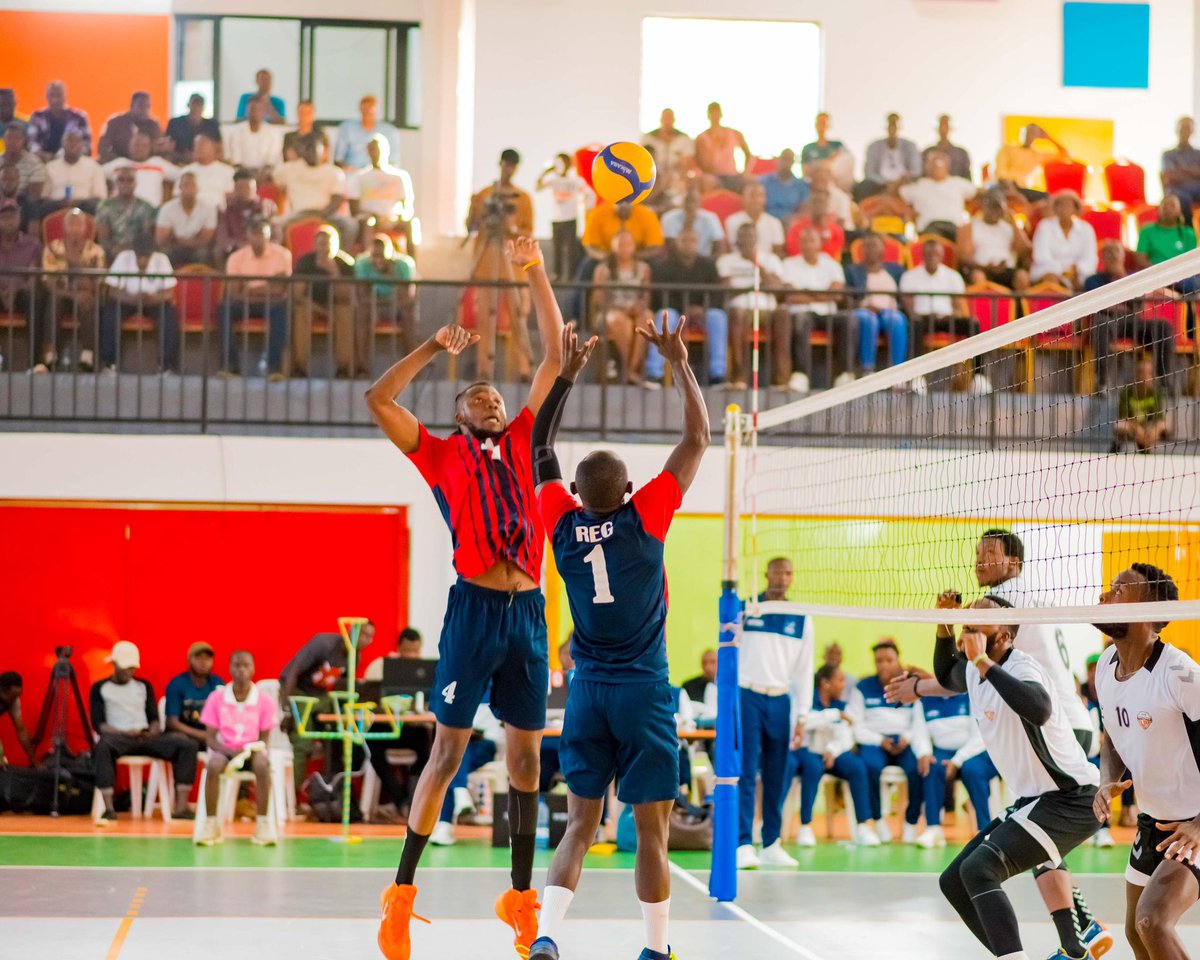 #FRVBPlayoffs2024 (Semis game 2)

🔴LiveGames Updates (Men)
📍École Belge de Kigali

APR⚪️ 1-0 REG🔴 (1-0)

(25-18)

Second set underway 

#RwandaVolleyball