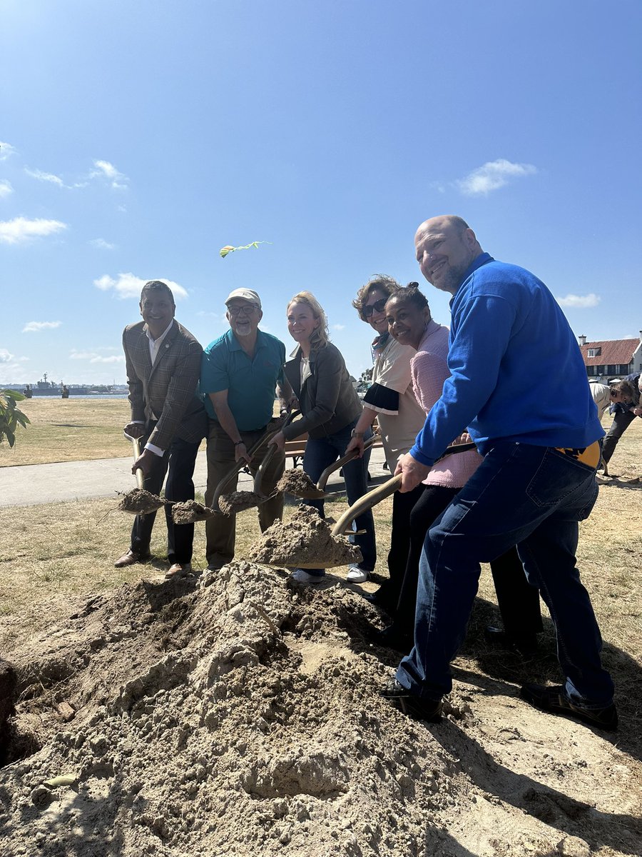 IrinaPetracheMD's tweet photo. @atscommunity partnered with @BREATHESOCAL and local #sanDiego organizations and @AstraZeneca to plant trees in support of #cleanAir #environment #ats2024 kickoff event for #atsEC https://t.co/oH5l1dRoc2