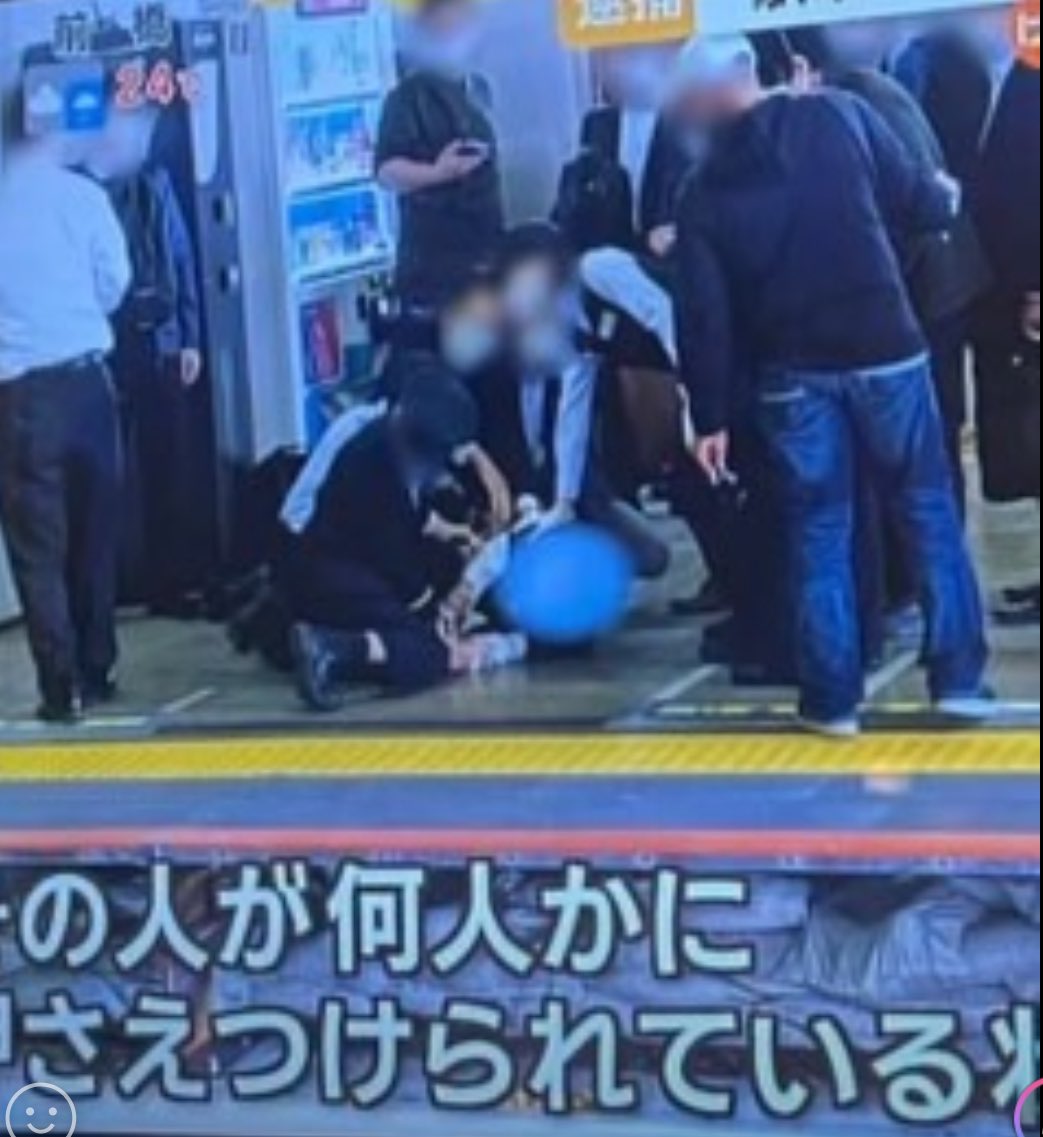 What's happening to Japan? A psychopath was arrested for attempted murder in Kawasaki after pushing two men he didn't know off a train platform. Thankfully, both victims climbed back up before the train arrived. #Japan #CrimeNews #SafetyConcerns #JapanOnly #Psychopath #日本