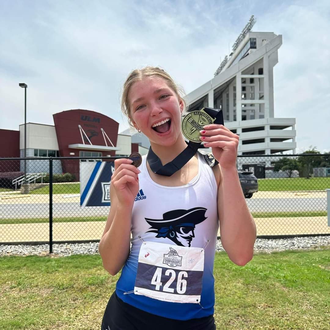 RivRunning's tweet image. Veronica Andrusyshyn NJCAA All- American in the Heptathlon. #RivTFAlumni