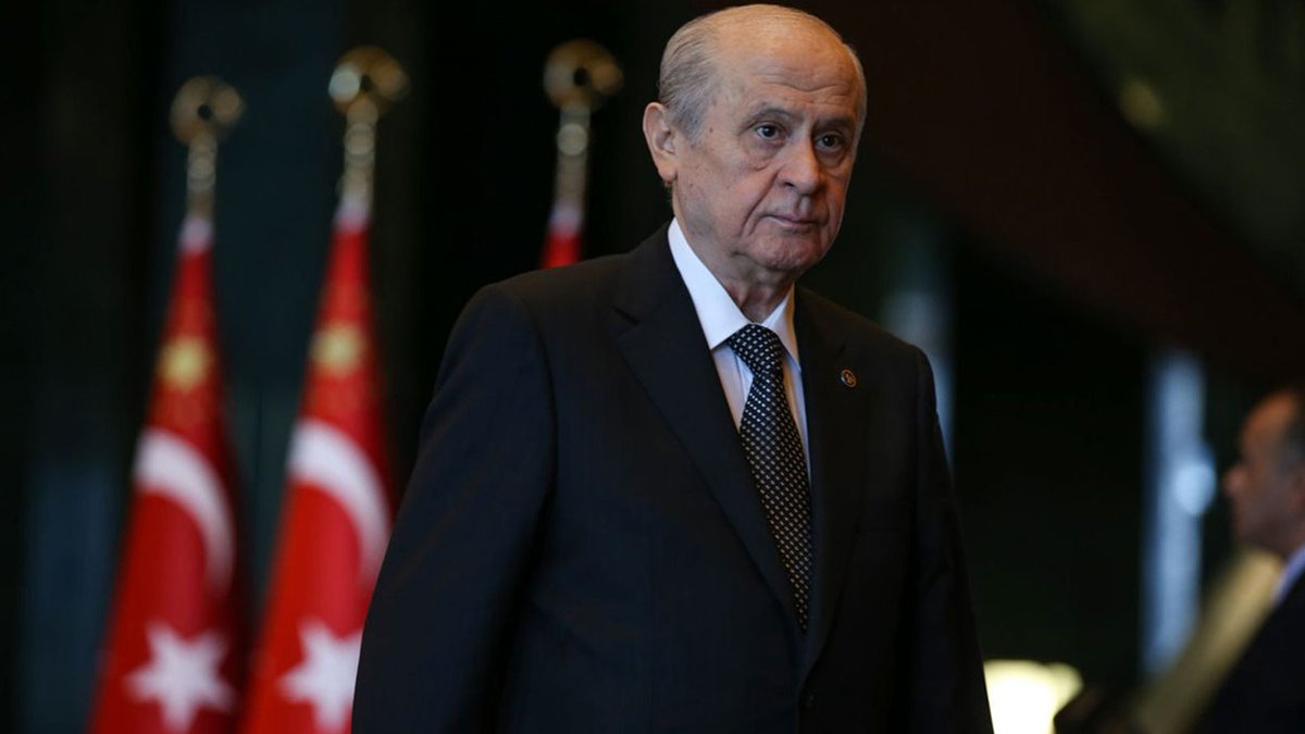 Devlet Bahçeli: Terörist Demirtaş’ın ve 6-8 Ekim olaylarını azmettiren diğer bölücülerin ceza almasına hukuksuzluk demek, itiraz etmek, karşı gelmek devlete ve millete en ağır hakaret olup bunun yumuşama ortamına zarar verdiğini ileri sürmek art niyetlilik, terör seviciliği ve