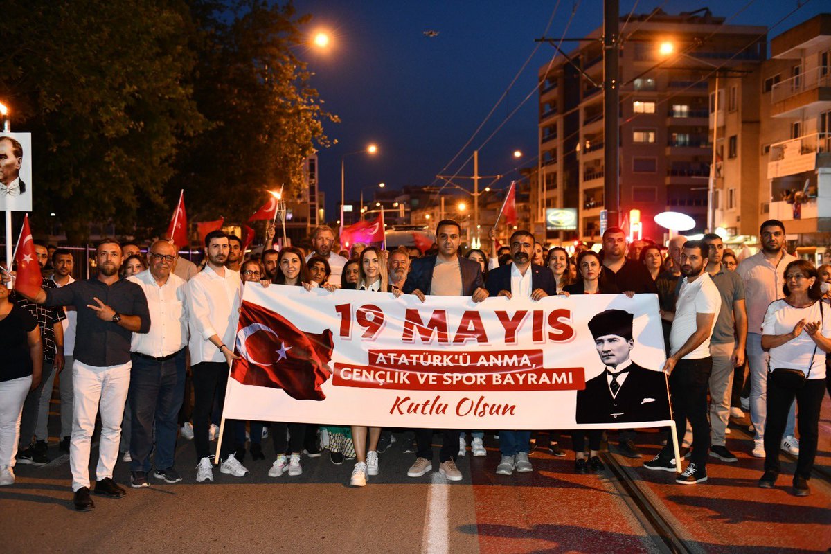 Açtığın yolda gösterdiğin hedefe yürüyoruz🇹🇷❤️ Yüreğinde Atatürk ve Cumhuriyet sevgisi taşıyan 7'den 70'e her yaştan Çiğlili komşularımla birlikte 19 Mayıs'ın 105. yılında; Atatürk, gençlerimiz ve geleceğimiz için yürüdük. Cumhuriyetimizin ikinci yüzyılında da bağımsızlık ve