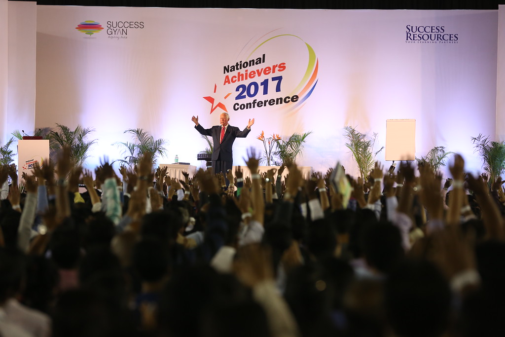 Throwing it back to one of the most memorable moments of my life – speaking at the National Achievers 2017 Conference in Bengaluru, India! 🎤 Grateful for the opportunity to share insights and connect with #inspiring individuals from around the world.