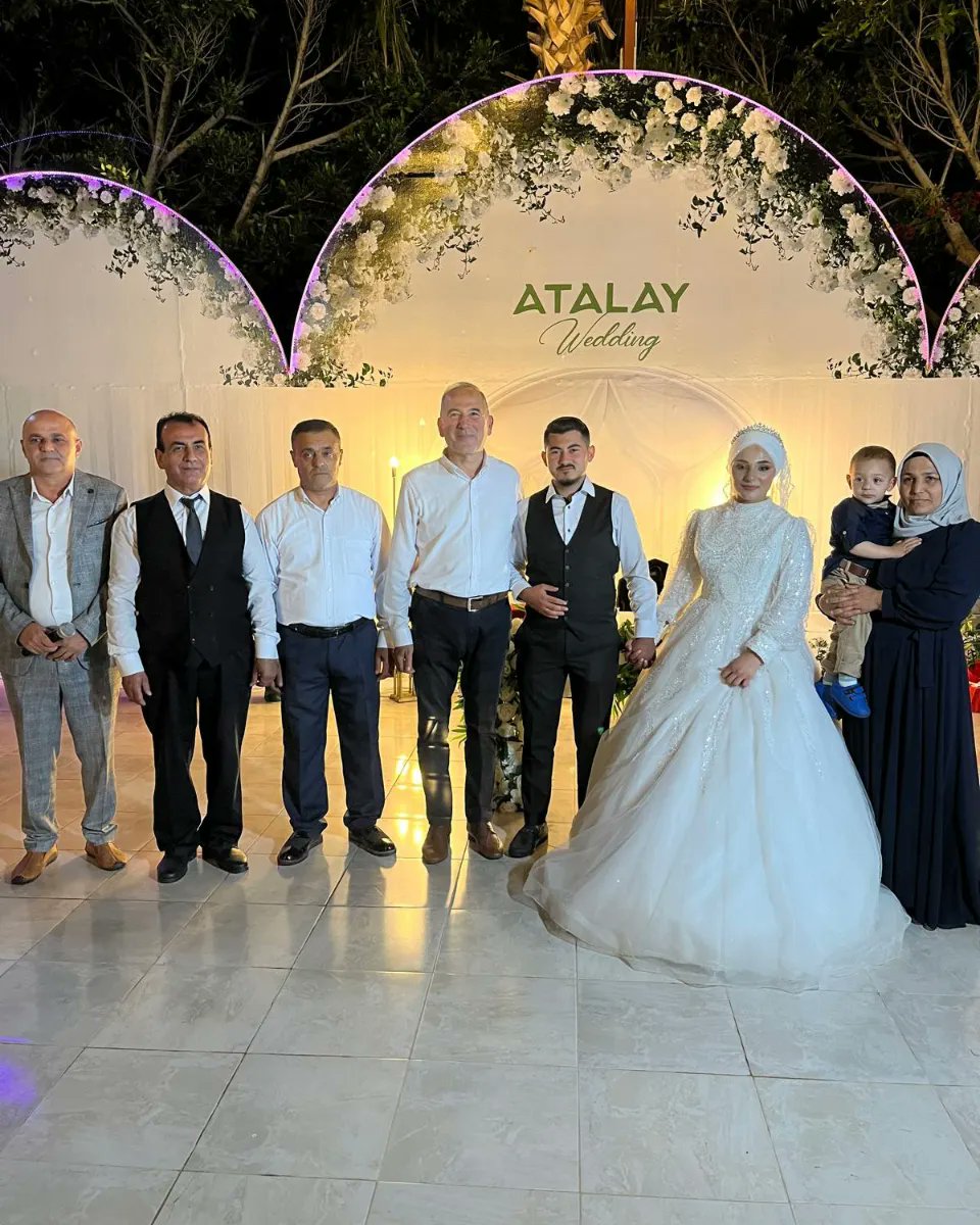 Belediye Başkanımız Durmuş Deniz, Seda ve Mert çiftinin düğünlerine katılarak mutluluklar diledi.
