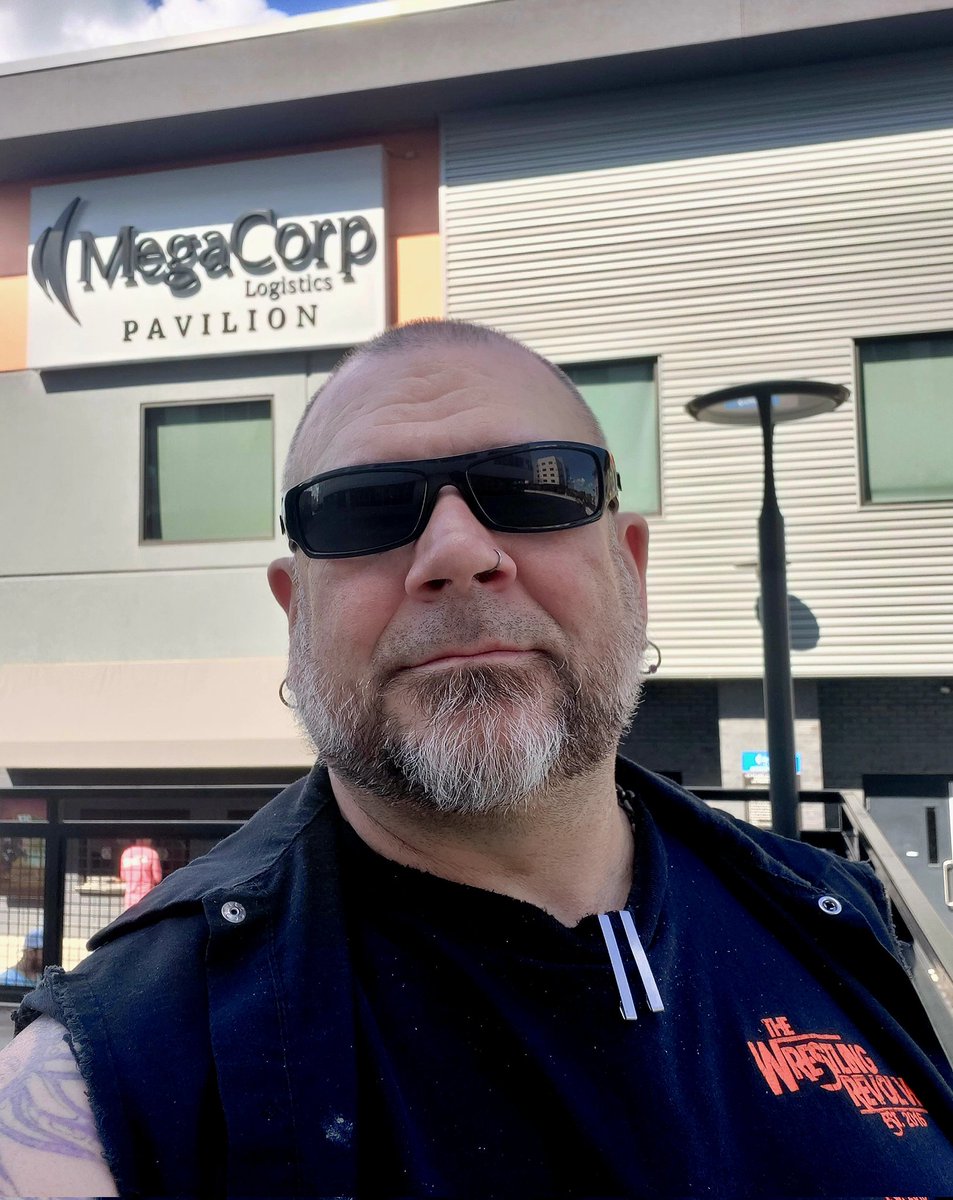 SatMay18 4:52p Outside #MegacorePavilion @ThisIsTNA  #Impact w/ @TheSamiCallihan @TheJonGresham @joehendry #WeBelieve @Santana_Proud @SteveMaclin and more!! #Wrestletrip #IowaToOhioXI #ForOURByOUR #ICRevolverCrew #WithGinseng #OnTheRoadAgain