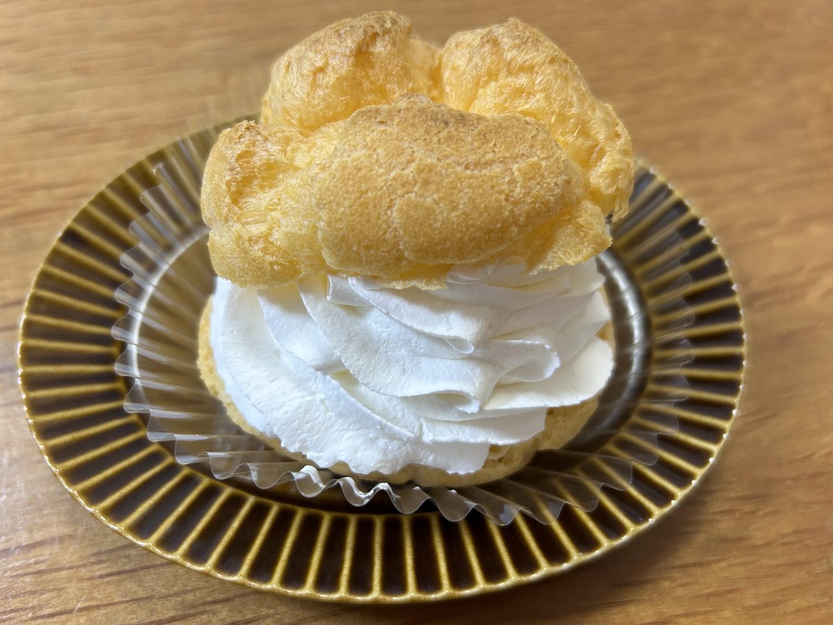The other day, I bought a cream puff that looked like something out of the anime Mashle. My children were surprised to see the big cream puff. The cream puff I ate after a long time was very delicious.
#Mashle #マッシュル