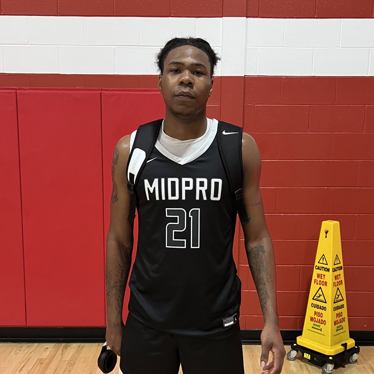 ‘25s Matt Zobrist (21 points) and Leshawn Stowers (18 points) powered @MidProAcademy to a win over Team Temple. @ny2lasports