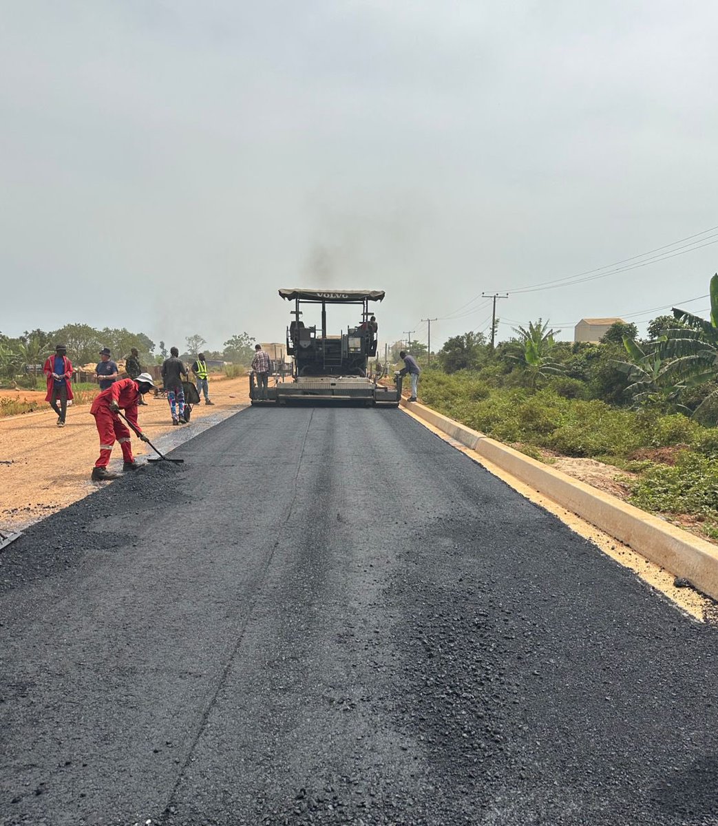 Engineers began laying asphalt today on sections of the 19-kilometer Atan-Lusada-Agbara Road in the Ado-Odo Ota Local Government Area. We will continue to ensure that our people have access to quality road infrastructure throughout the entire state. #BuildingOurFutureTogether
