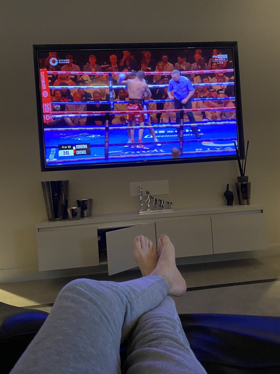 Ready and waiting #FuryUsyk 😁💪👊👍
