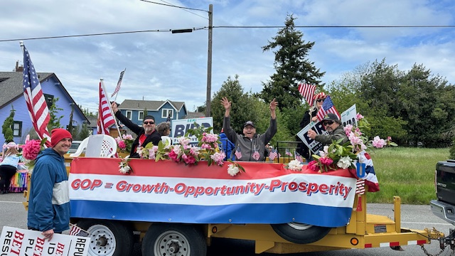 CommonSenseSemi's tweet image. Thank you to our amazing friends with Jefferson County GOP for repping us with such style!

#BirdForGovernor #GiveOlympiaTheBird #LetsMakeHistory #UnitedWeStand #WeThePeople #AmericaFirst