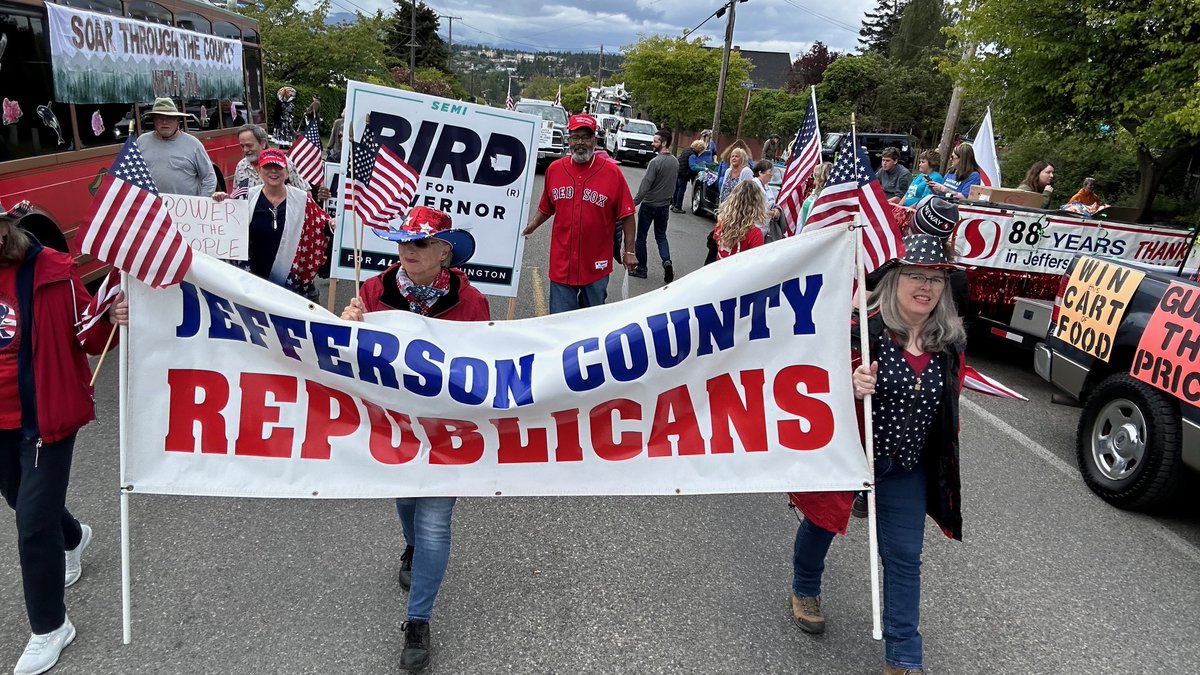 CommonSenseSemi's tweet image. Thank you to our amazing friends with Jefferson County GOP for repping us with such style!

#BirdForGovernor #GiveOlympiaTheBird #LetsMakeHistory #UnitedWeStand #WeThePeople #AmericaFirst