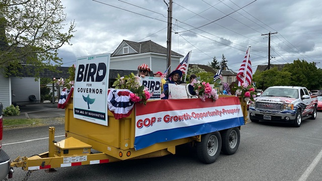 CommonSenseSemi's tweet image. Thank you to our amazing friends with Jefferson County GOP for repping us with such style!

#BirdForGovernor #GiveOlympiaTheBird #LetsMakeHistory #UnitedWeStand #WeThePeople #AmericaFirst