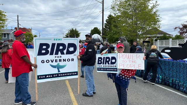 CommonSenseSemi's tweet image. Thank you to our amazing friends with Jefferson County GOP for repping us with such style!

#BirdForGovernor #GiveOlympiaTheBird #LetsMakeHistory #UnitedWeStand #WeThePeople #AmericaFirst