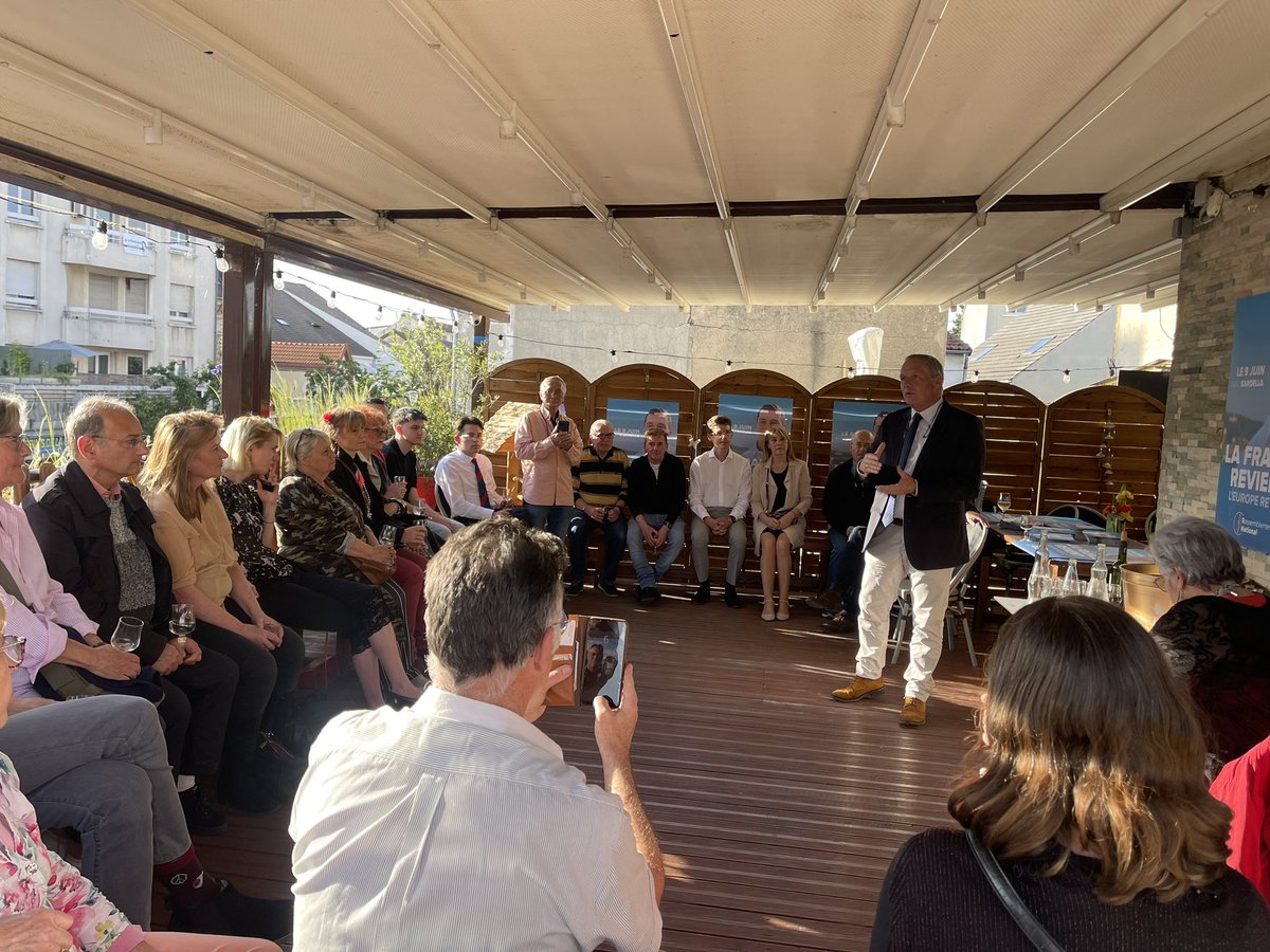 MCarolineLePen's tweet photo. Très sympathique réunion à Arnouville, organisée par @nadejdaremy #RN95
Un échange amical et fructueux autour de @PhOlivierRN .
Il reste 20 jours pour gagner !
#Bardella
#VivementLe9juin https://t.co/IWZM6ZgsBF