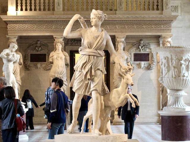 Watching s DVD from the trip to the Louvre in 1995. The magnificence of this Museum, in the center of Paris , is extraordinary, for both its extensive works of art and sculpture but for its dazzling architecture. Here, Diane the Huntress, a breathtaking Roman Statute.