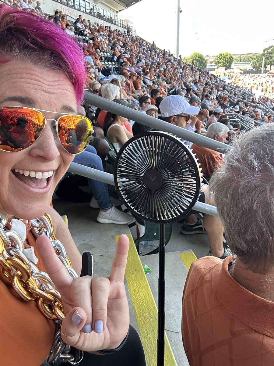 This is how you FAN #HookEm