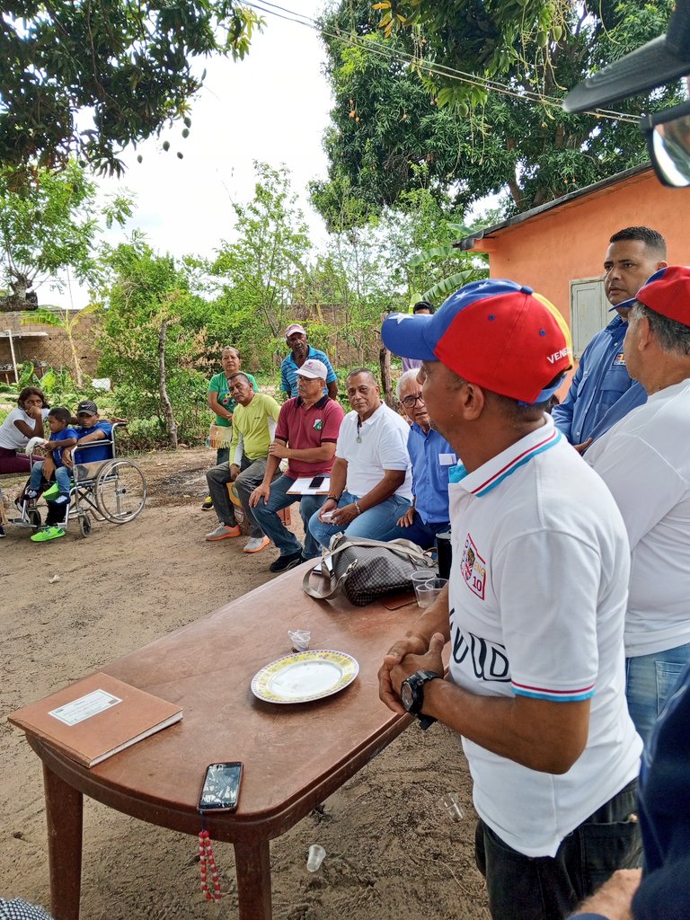 Ahora estamos en la Parroquia Marhuanta con los 18 Coordinadores de Centros de Votación, es la suma de voluntades en este Voluntariado UNeTe x Vzla. En #CiudadBolivar garantizamos la Victoria de <a href="/EdmundoGU/">Edmundo González</a>

¡Ganaremos! 🇻🇪

#ConEdmundoAlaVictoria