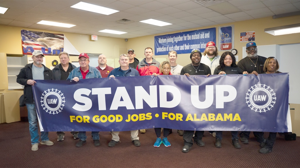 The latest @RadioLabour World Report #podcast looks into the aid @Industriall_gu has given workers at Mercedes in Alabama during their #union drive at radiolabour.net/lr-170524.html #1u #UnonStrong #LaborRadioPod