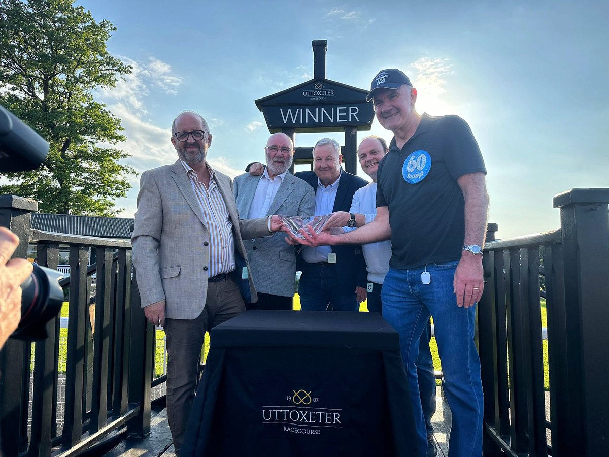 John, Eric, Les, Ray and sponsor Paul Yellend after winning at Uttoxeter today. Many congratulations to Jackdaws Antiques, well done @richiemclernon and happy 60th birthday to Paul!