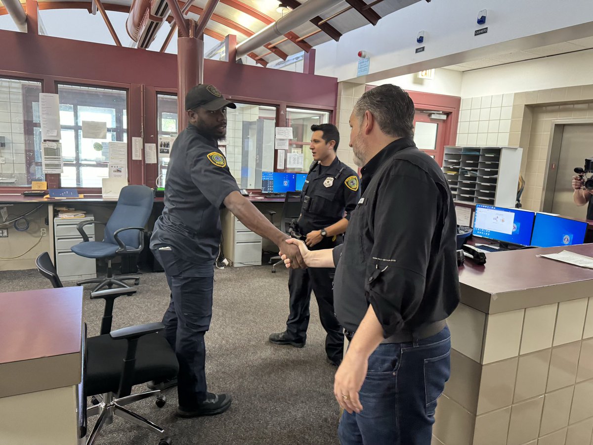 As National Police Week comes to a close, it was great to stop by the North Houston police department as they conduct roll-call. They are unsung heroes who are working hard to keep Houstonians safe following the storm.