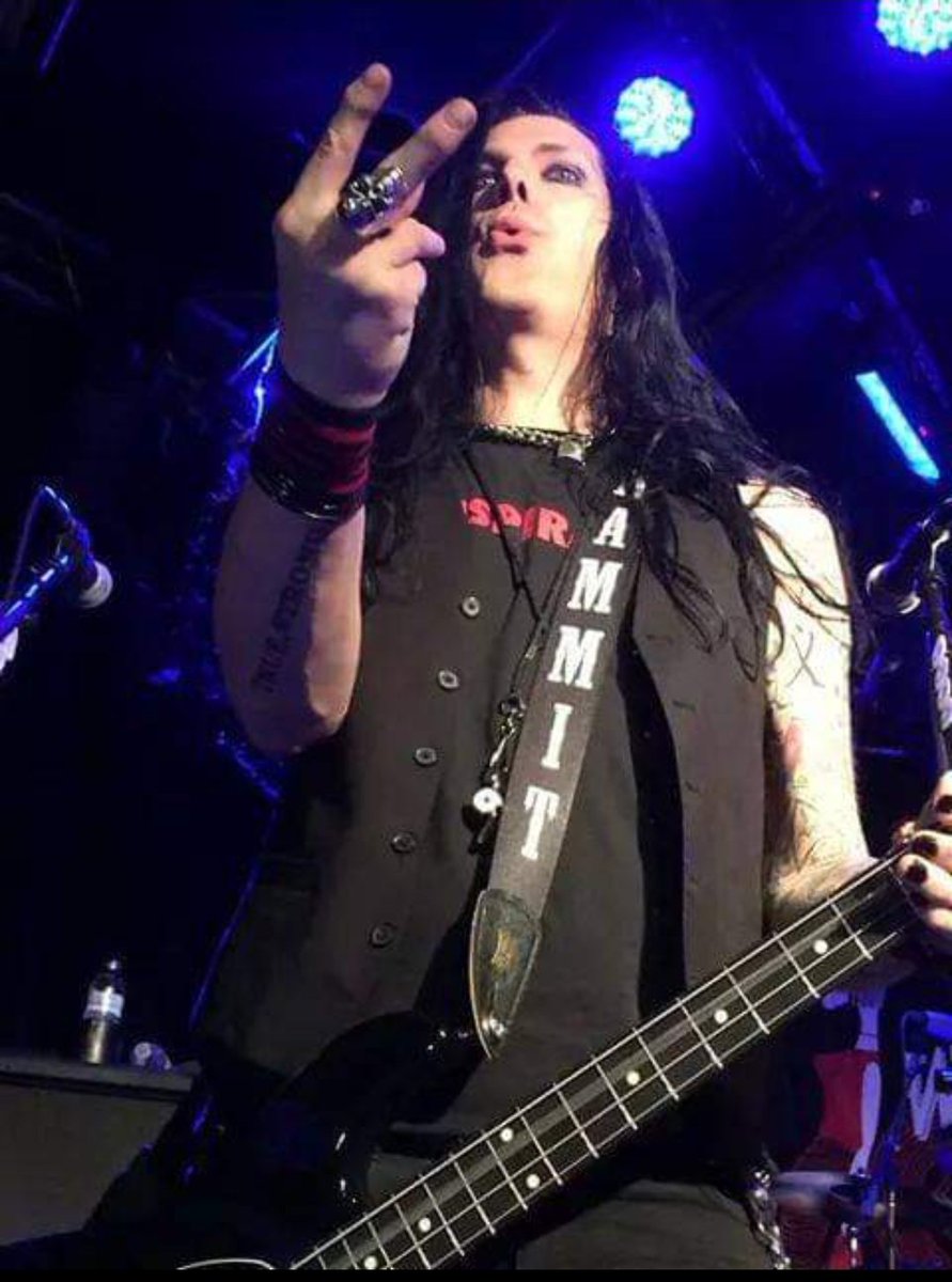 Love to see this cool pic of Todd @todddammitkerns giving the peace sign during a #SMKC concert✌♥ Credit photo owner📷 #ToddKerns #Superstar #coolconspirator