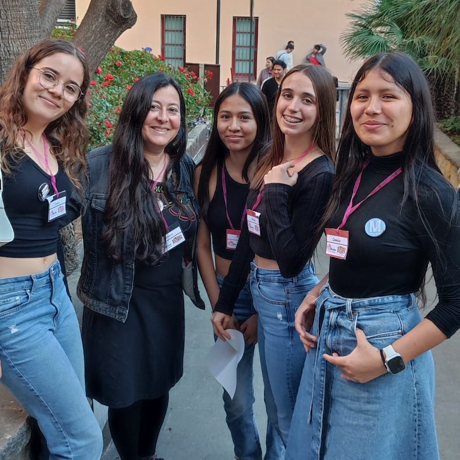 #FemTàndemLH Alumnes de l'Institut Mercè Rodoreda participen avui a la #NitdelsMuseusLH en el marc del projecte que fan amb el @MuseuLH.