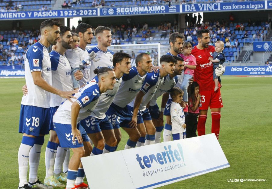 Solo dos conclusiones de este infame Tenerife-Amorebieta: 1⃣ Asier es incapaz de ejercer liderazgo alguno sobre esta plantilla (sus decisiones han sido propias de un amistoso) 2⃣ Se lo han tomado más en serio los 10.000 que han venido que más de uno en el césped y el banquillo