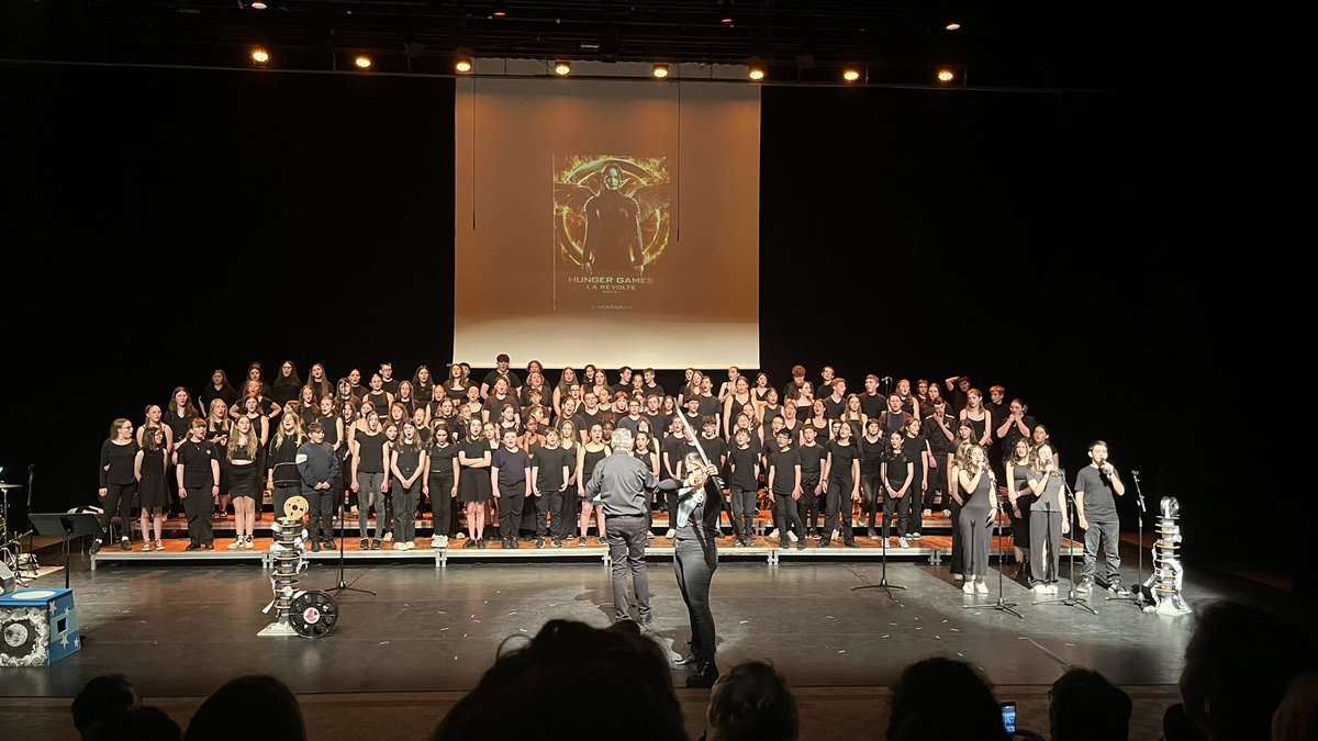 Beau spectacle ce jeudi à #Loudun « Chante ton cinéma » avec les collèges Ronsard Izaac de Razilly Arsène Lambert et Joachim du Bellay. Des élèves au top ! 🎬🎶<a href="/emcc_poitiers/">Education Musicale - Académie de Poitiers</a> <a href="/Apemen86/">Apemen86</a> <a href="/FacsPoitou/">FACS PoitouCharentes</a> @Caro_Kuntzmann <a href="/MathiasCharton/">Charton Mathias</a> <a href="/BndicteRobert/">Bénédicte Robert</a> <a href="/TRZ86/">Thérèse Rinuit</a>