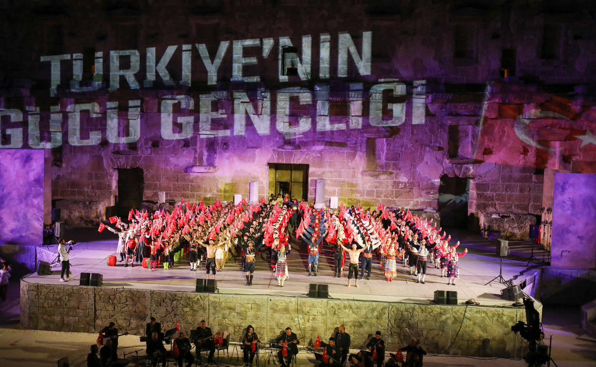 GSB_Antalya's tweet photo. Sporun birleştirici gücünün gençliğin enerjisi ile buluştuğu 19 Mayıs Gençlik ve Spor bayramının coşkusunu Aspendos Antik Tiyatrosunda yaşadık.

Teşekkürler gençler! Gençlik ve Bayramınız kutlu olsun. https://t.co/DVMI7Sonuu