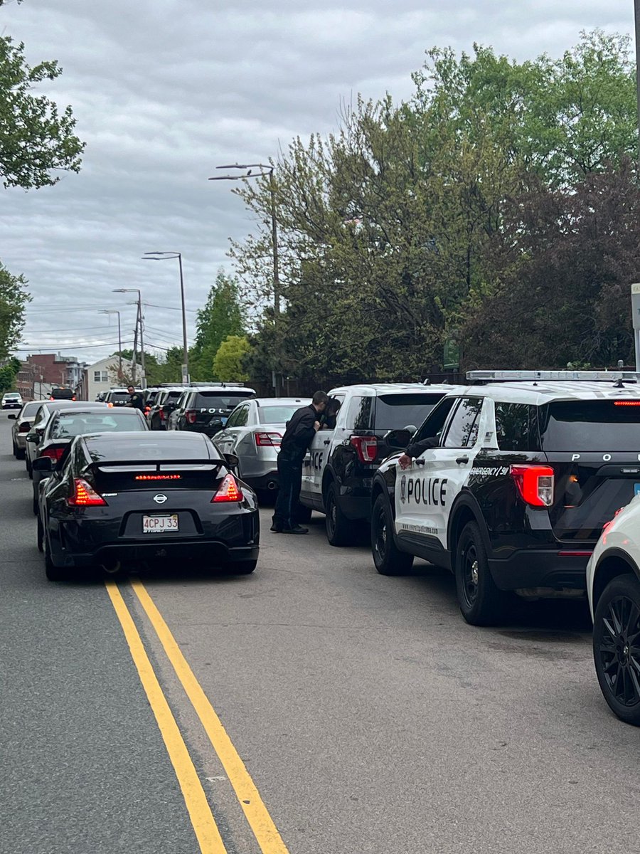 CityofChelseaPD's tweet photo. Today, May 18,  Chelsea Police Officers Sgt. Hammond and Det. J. Rodriguez, along with other officers from Metro Boston, Everett, Revere, and Winthrop PD, escorted the #goldrushrally from Downtown Boston to several locations to benefit #CopsForKidsWithCancer.

#communityfìrst https://t.co/loiiFSkbdO