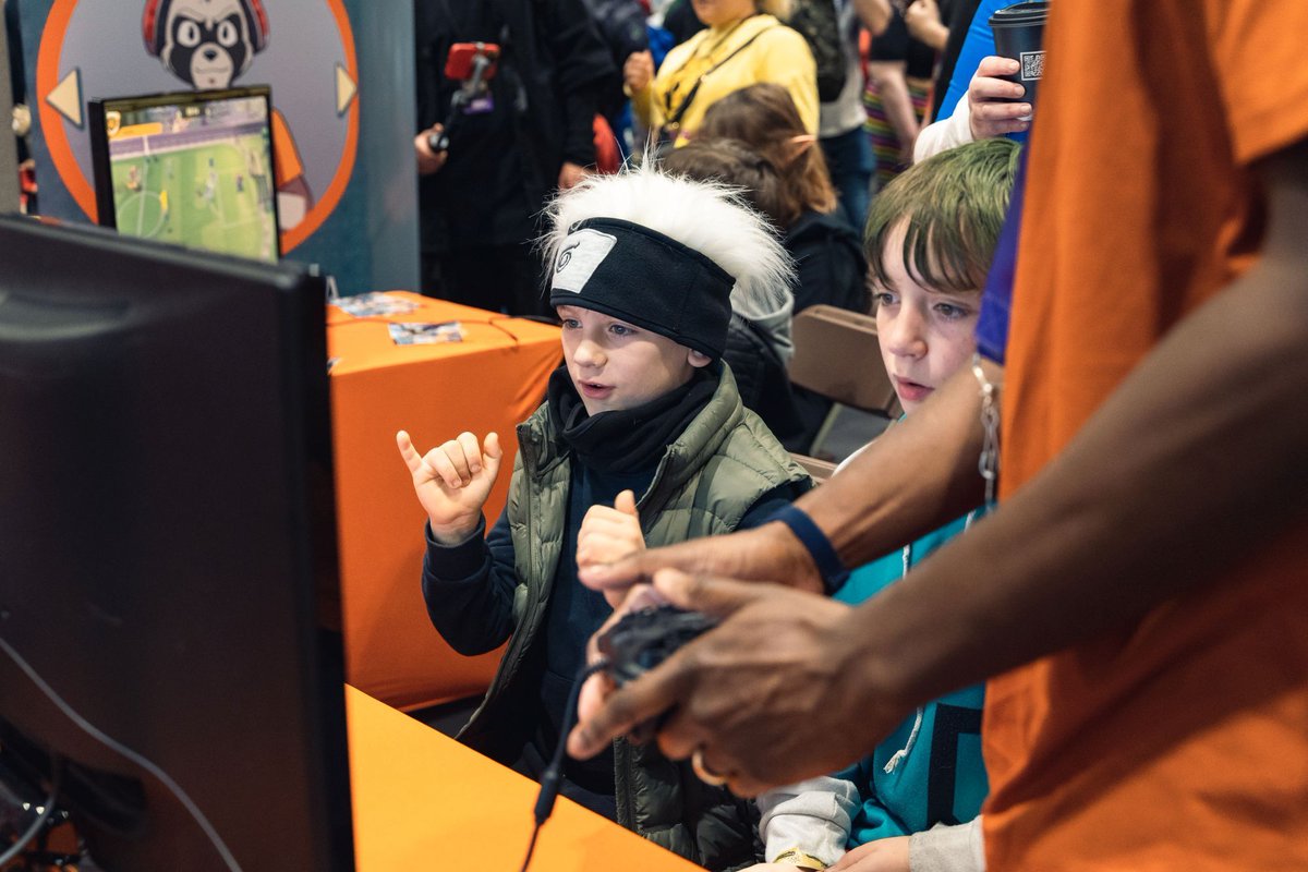 We're bringing Indie games to our @mcmcomiccon on Friday 24th as part of the 'Do I Look Like A Gamer?' campaign! Play games from talented devs and learn about future favourites 🤩 Get your tickets and we'll see you there #LookLikeAGamer #IndieGames mcmcomiccon.com/london/en-us/h…