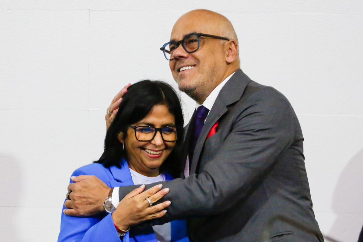 El orgullo de saberte hermana de la vida y de las luchas. La fuerza infinita del amor que prodigas en nosotros. Tu sonrisa de río recóndito. Feliz cumpleaños, Bo!