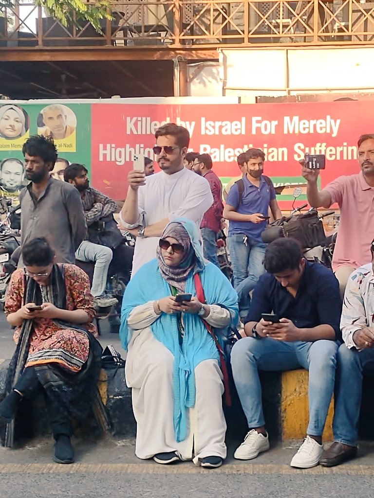 fozisidd's tweet photo. کراچی ڈویژن کی۔جانب سے کرغستان میں پھنسے بچوں کے ساتھ اظہار یکجہتی احتجاج میں اپنے فرائض ادا کرتے ہوئے۔۔۔

#Kyrgyzstan https://t.co/Sv2Fo7fiuv