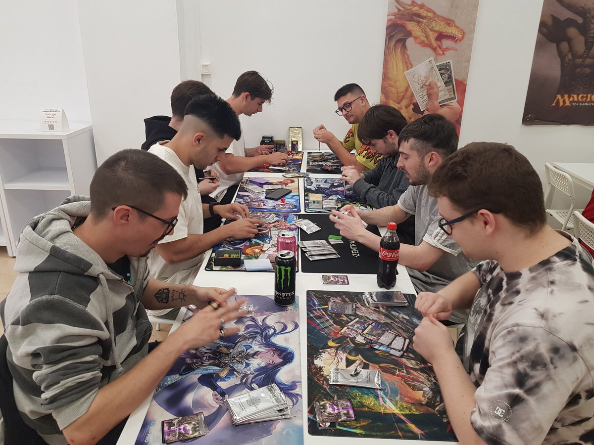 Enhorabuena a Lobovaleroso y a <a href="/santib3z/">ElSanti</a> por quedar en el primer puesto en las presentaciones de la nueva expansión de FoW (Thoth of the Trinity) de <a href="/zentralgames_/">zentralgames</a> 😊
Tremendo eventazo con un total de 20 participantes!!!!!