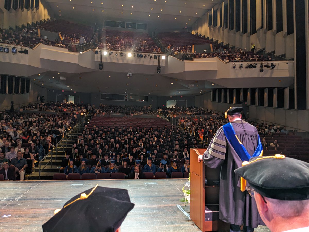 sima_lao's tweet image. Congratulations to our @UBuffalo #SPPS Class of 2024 and our own Zoey receiving her BS degree!