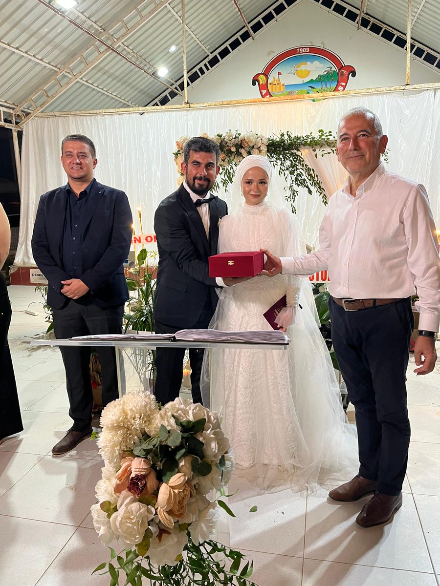 Belediye Başkanımız Durmuş Deniz, Kadir ve Fatma Büşra çiftinin nikahlarını kıydı.