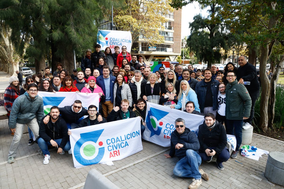 magnoanibal's tweet photo. Hoy nos encontramos en el barrio de Devoto para conversar sobre dos batallas que estamos llevando adelante desde la @ccari_ok  pensada en el cuidado de  la clase media  #Jubilados y #Prepagas.

#LosJubiladosNoPuedenEsperar https://t.co/Wgl9QIj8pS