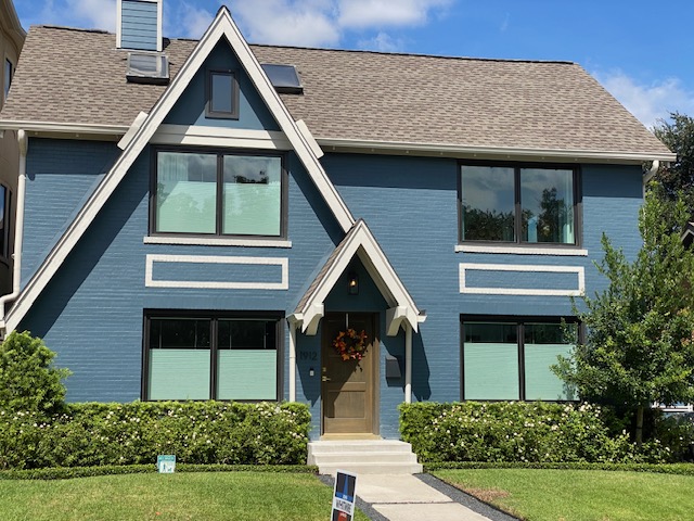 This charming home is revived in the vibrant Midtown area. Renaissance Windows and Doors added a touch of elegance and efficiency, making this cozy residence a perfect oasis in the heart of Houston.