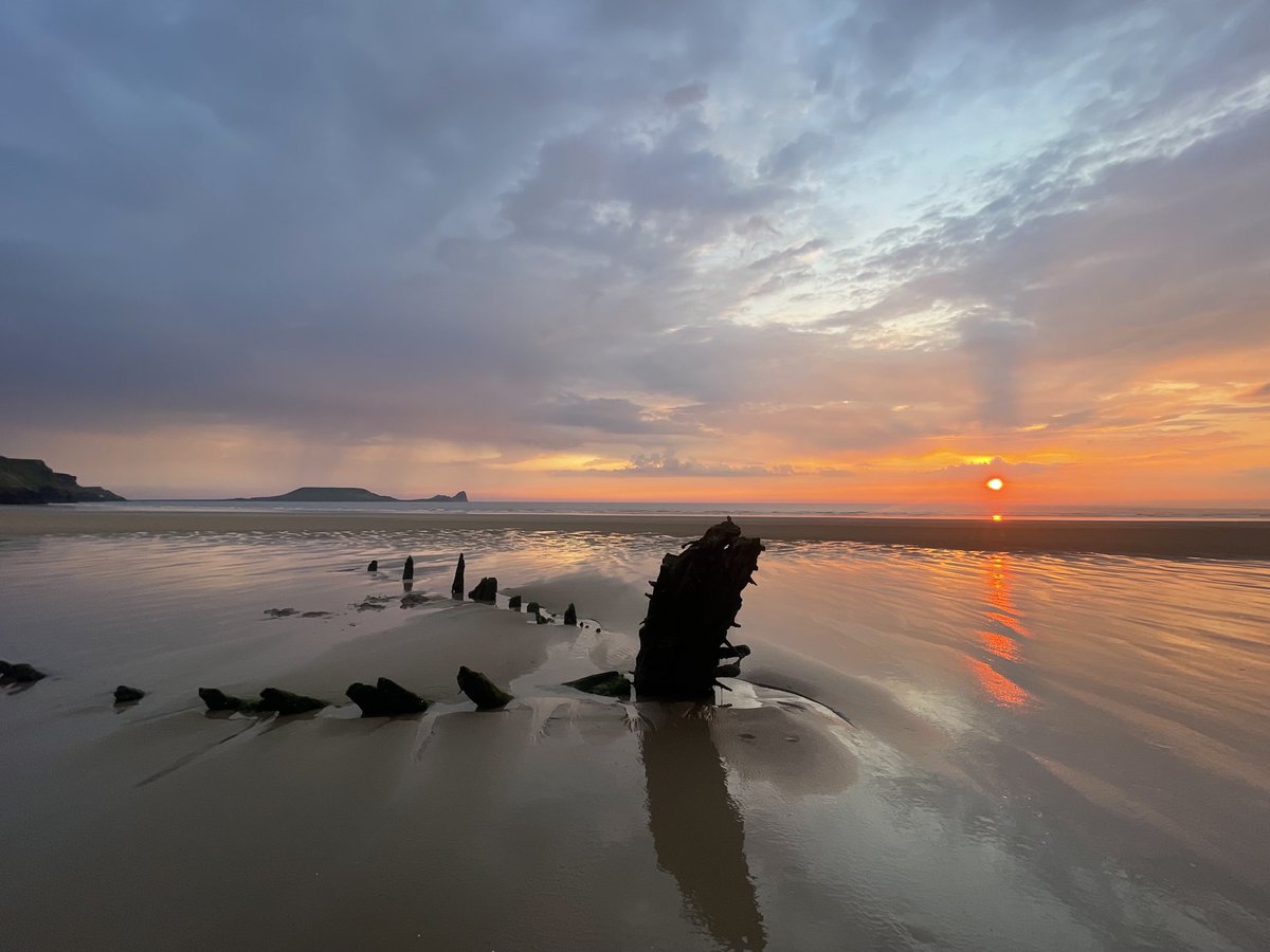 shipwreck sunset on Rhossili beach this evening