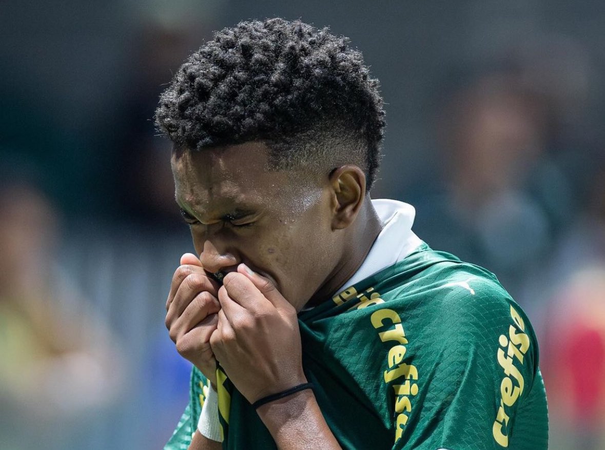 FabrizioRomano's tweet photo. 🔵🇧🇷 Estevão’s contract at Chelsea will be initially valid until June 2032, starting from 2025 when he will be allowed to join the club.

Chelsea have been on a mission in Brazil for days in order to seal the agreement, now just waiting to get it signed. https://t.co/bKM9l4ZJdE