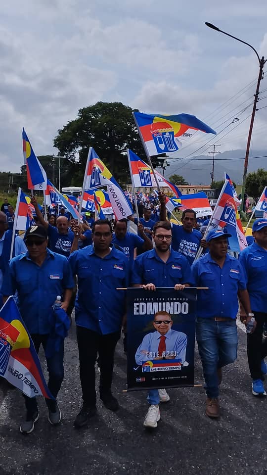 Este #18Mayo seguimos en la calle en unidad junto al candidato <a href="/EdmundoGU/">Edmundo González</a> quien recorrió la capital #LaVictoria del municipio Jose Félix Ribas del estado #Aragua junto a hombres y mujeres que aclaman un cambio pacífico, eficiente y democrático para recuperar y reconstruir a