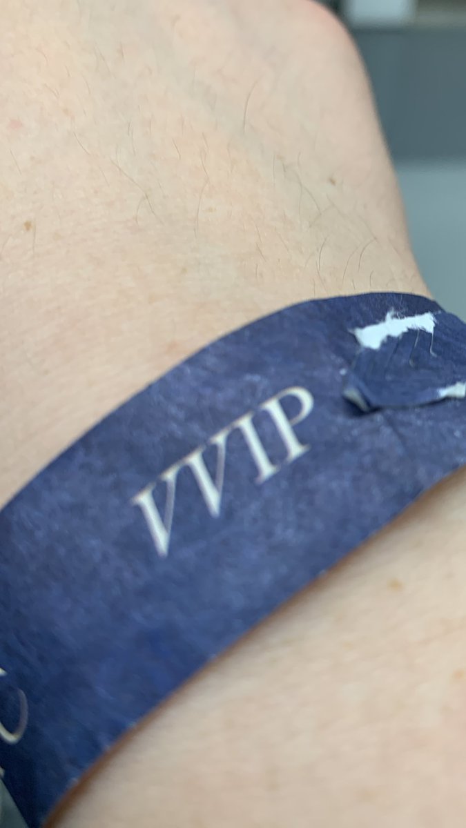 노래틀고왔습니다
연습실도 빌려보고 재밌는 경험이였습니다