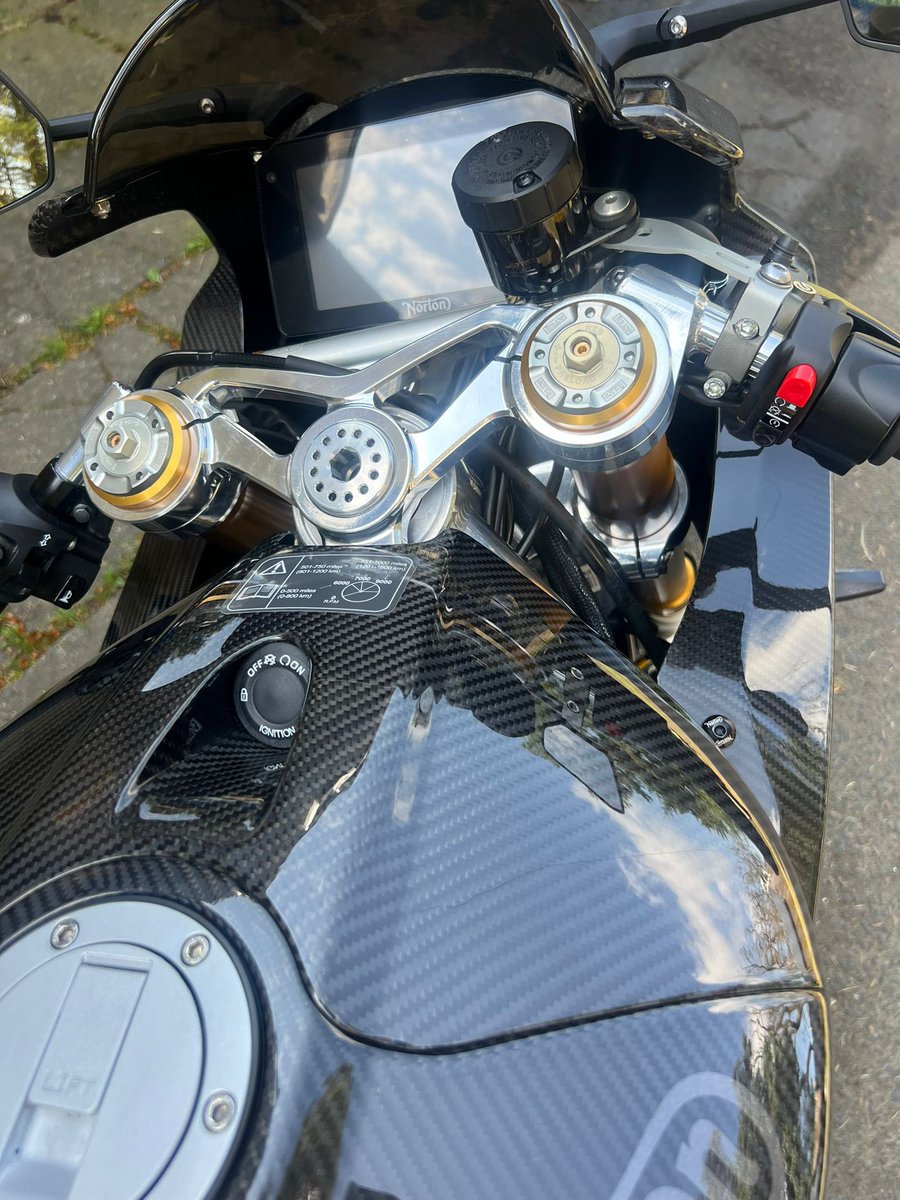 gazzadaz's tweet photo. FOR SALE😍😍😎

A good mate of mine is to ‘downsizing’ his incredible bike collection starting with 3 his sports bikes. 

First up is his brand new @NortonMotor V4SV Carbon. Brand new, 0 miles and bloody stunning😍😍

Cost £44,500, will consist sensible offers👌RTs appreciated🙏 https://t.co/C4i9nAIJBv