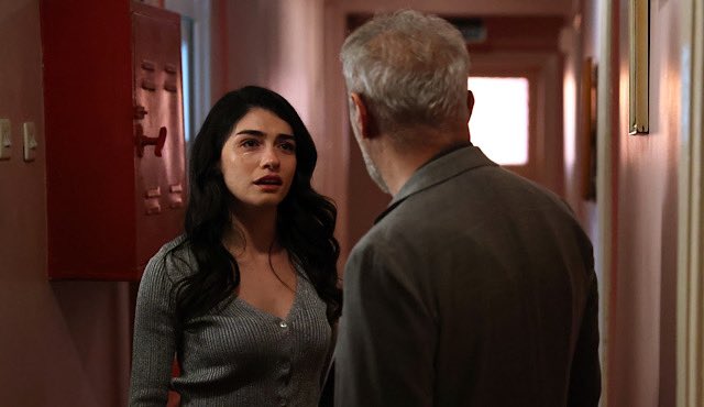 #İnciTaneleri 11. Bölüm özeti ve fotoğrafları yayınlandı! #KubilayAka #HazarErgüçlü #YılmazErdoğan #NarseaTv
Azem ve Cihan, Nehir’i birlikte aramaya karar verir. Gerçekten baba-oğul olabilmelerinin ve ailelerini dağıtan sırrın açığa çıkmasının tek yolu budur. Zahir hala kaçaktır