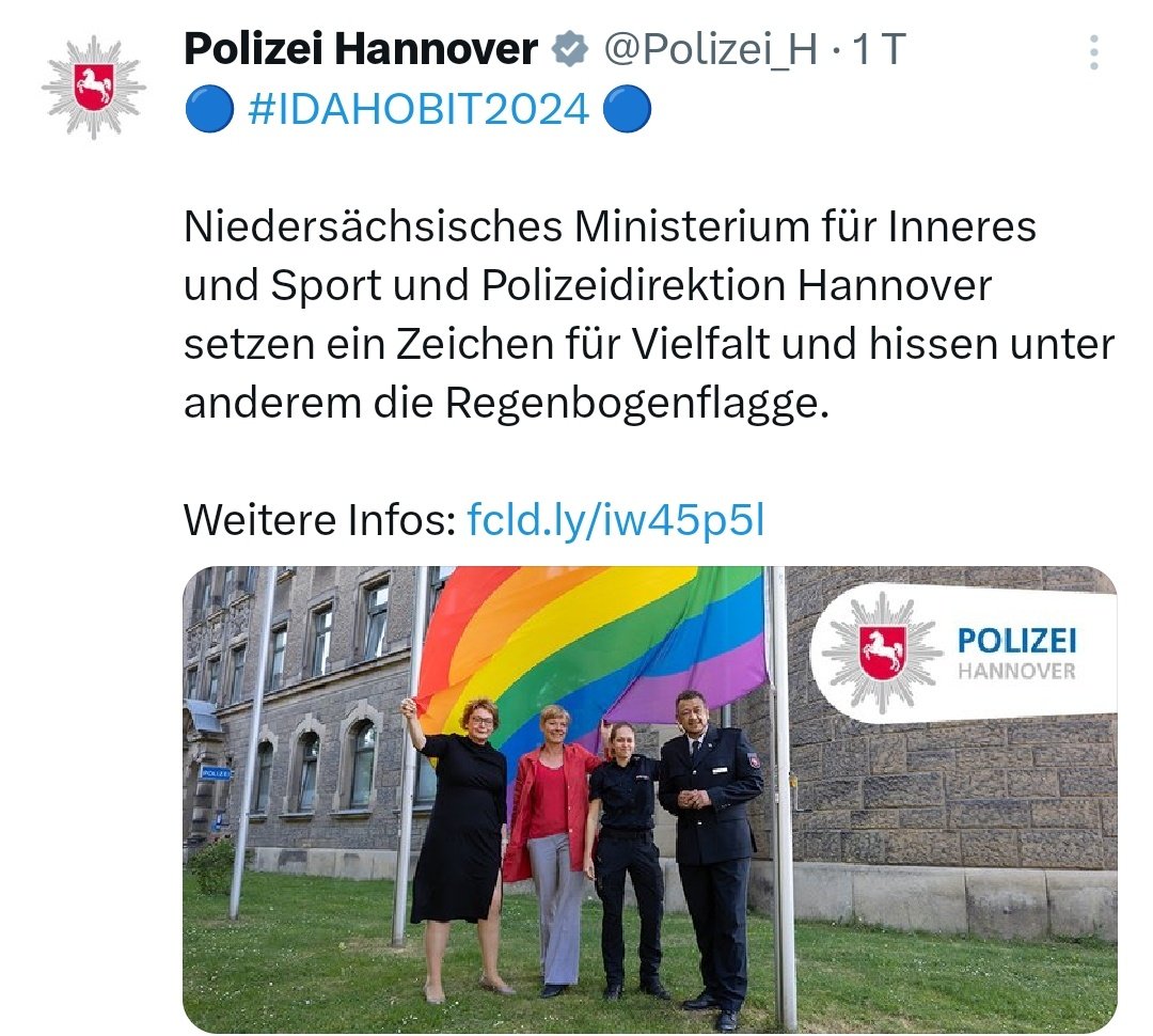 schnappi_e's tweet photo. Schlecht gealtert.
#Polizei #Hannover #CSD #Polizeigewalt #Polizeiproblem #RememberStonewall #nevertrustacop #wederFreundnochHelfer #fightcops #AbolishthisPolice #h1805 https://t.co/6vOrp3gfm4
