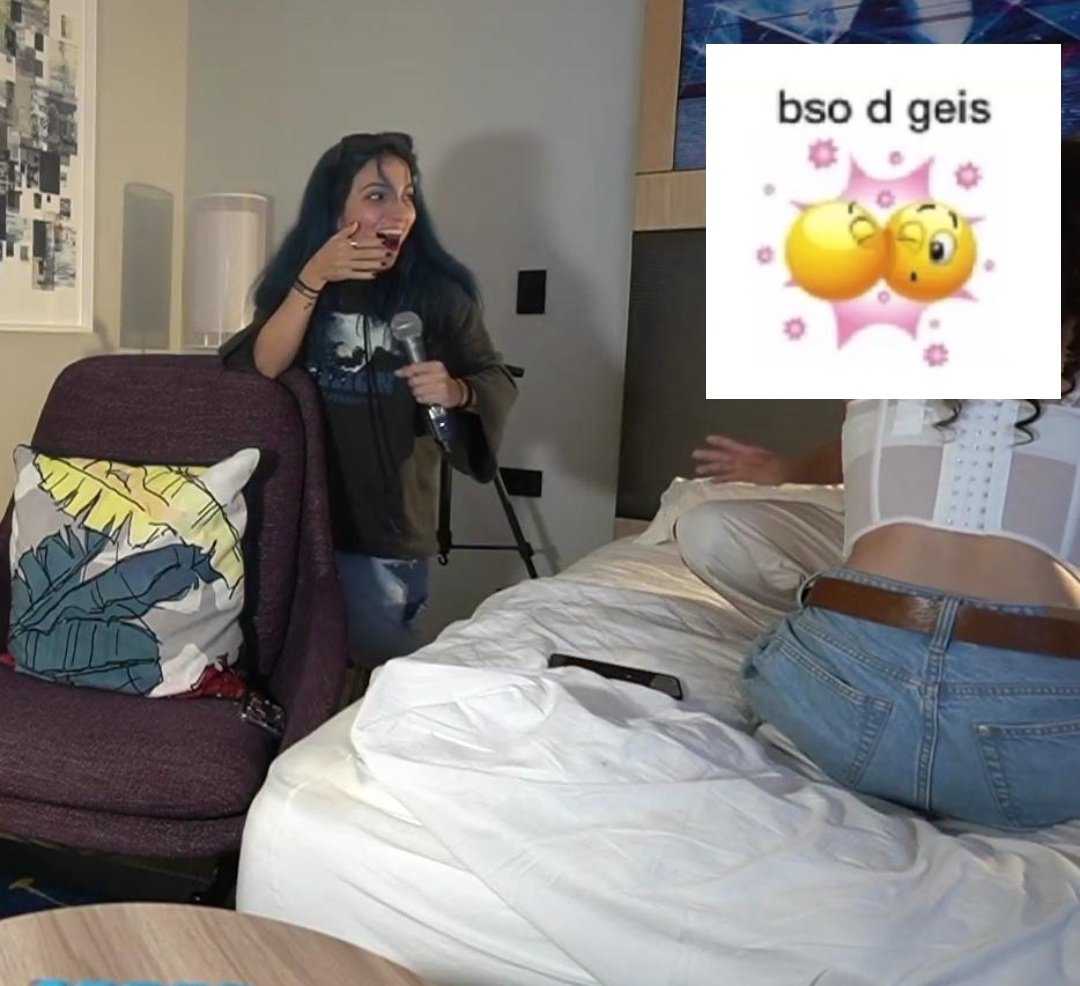 mgminerva27's tweet image. Pasen sus mejores momentos Railo del stream de anoche, voy a hacer una hoja con varios dibujitos además que trataré de dibujar el beso! 👀