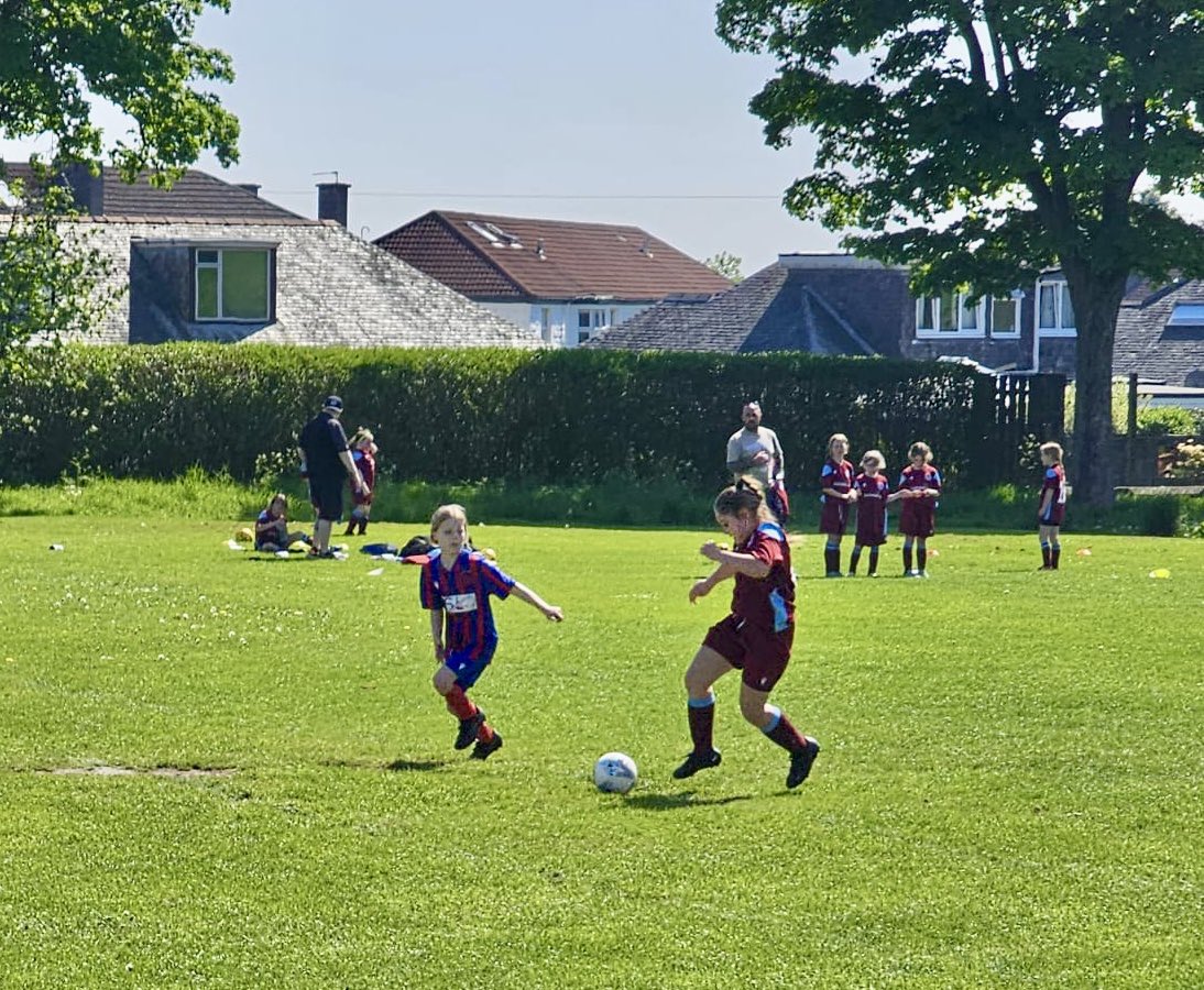 Our U10 Maroons met Dundee West today at Lochee Park Both sides were in great form & left with rosey cheeks & smiley faces😃 Today U10s Captain Evie said “everybody’s effort & communication was good today” Thanks to West for the game🤝 Club Partner - Poundland Foundation